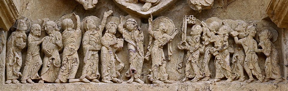 Détail du portail de l'église.